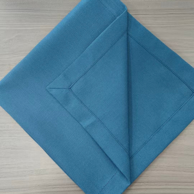 Taille standard bleue de la serviette 50x50cm de linge de restaurant d'h&ocirc;tel