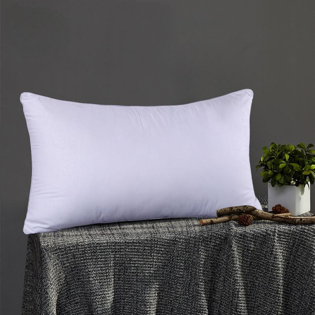 Almohada con relleno de plumas Jieruiya Hotel